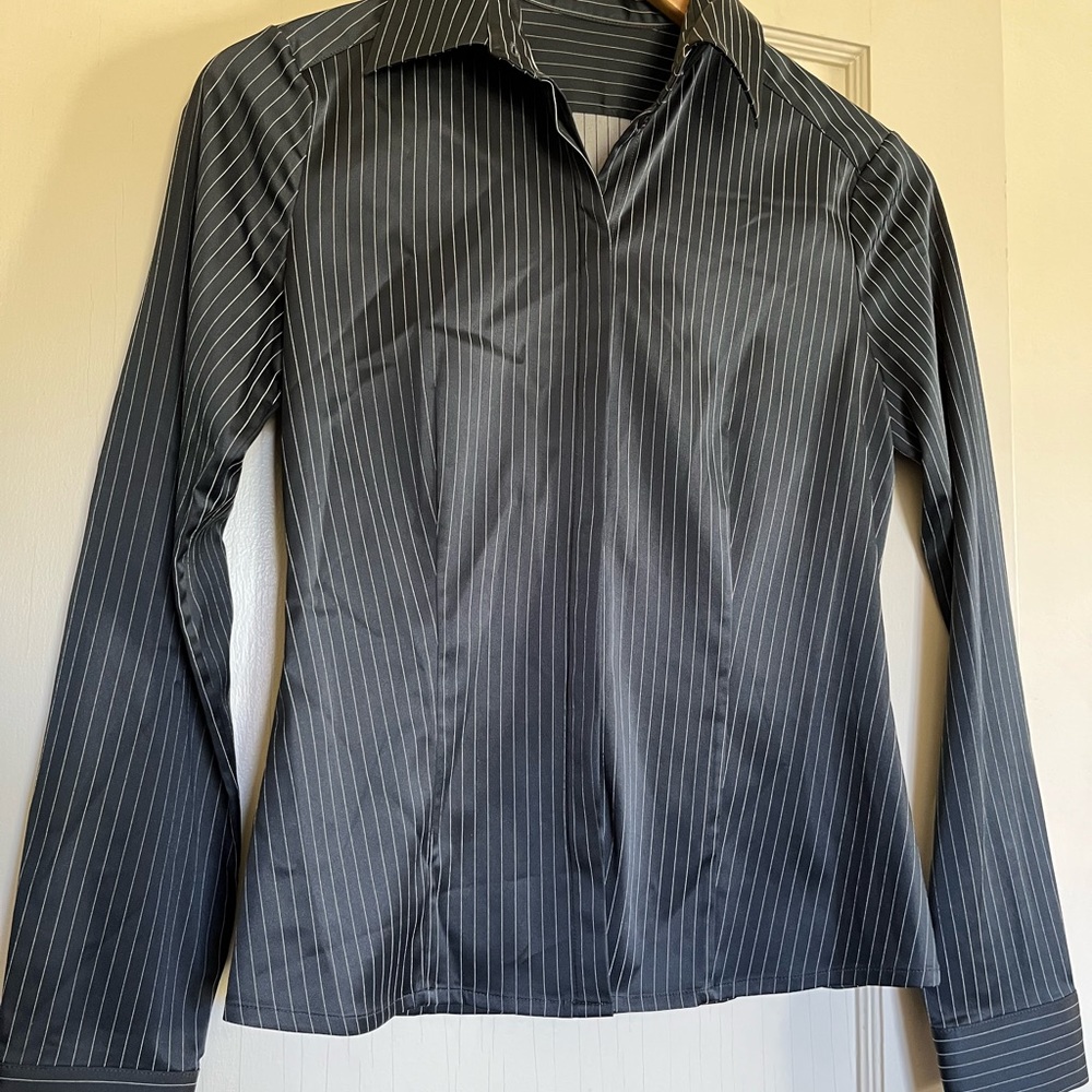 Wolford Women’s blue pin-striped professional blouse. Size 4 US, 34 European.